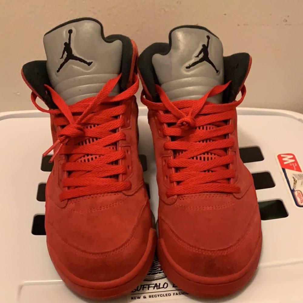 Air Jordan 5 “red suade” size 8.5